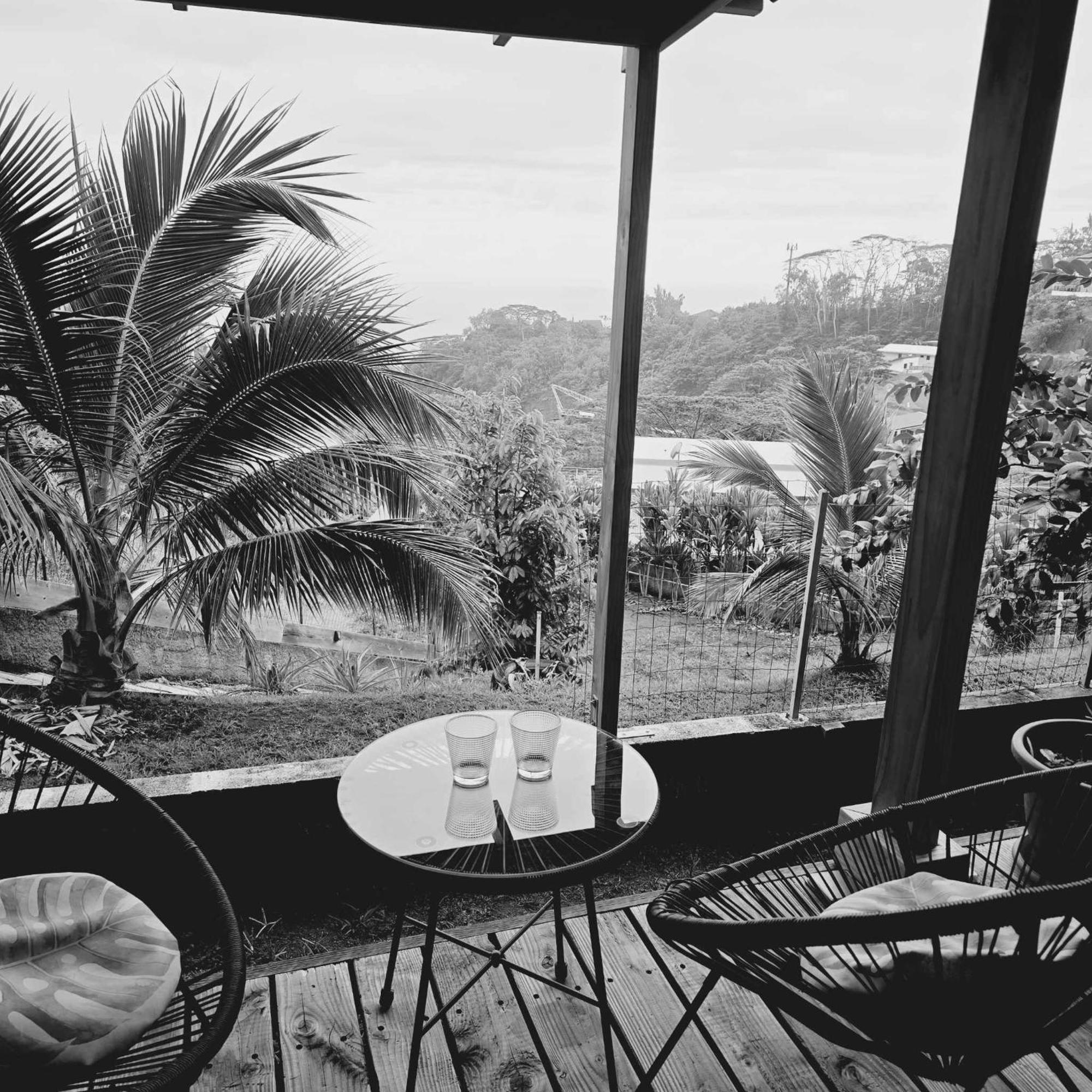 Fare Toahana, Accommodation With A Ocean View Faaa Екстериор снимка