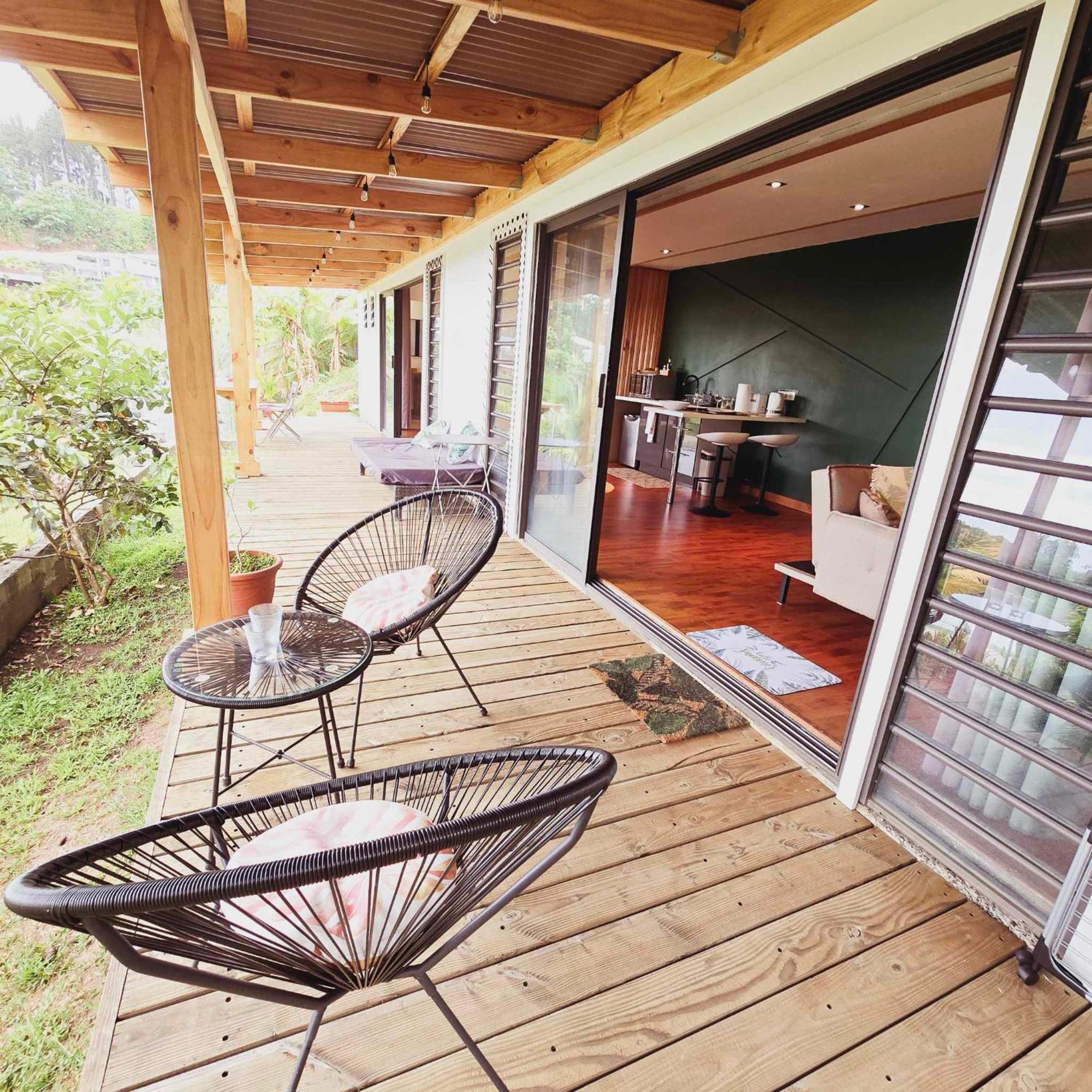 Fare Toahana, Accommodation With A Ocean View Faaa Екстериор снимка
