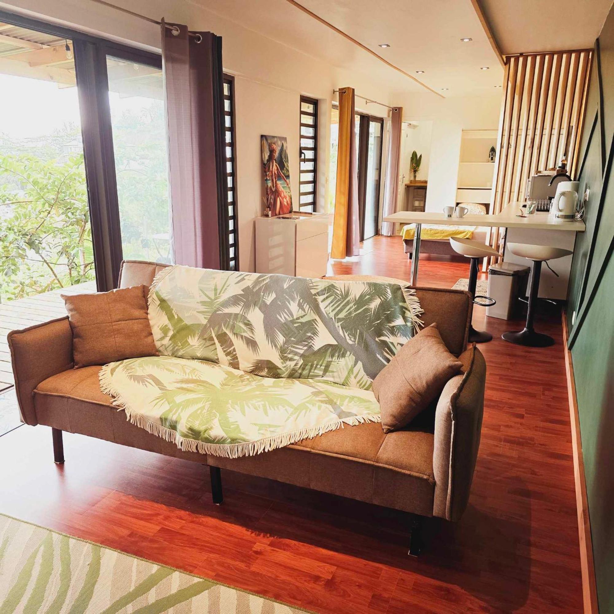 Fare Toahana, Accommodation With A Ocean View Faaa Екстериор снимка