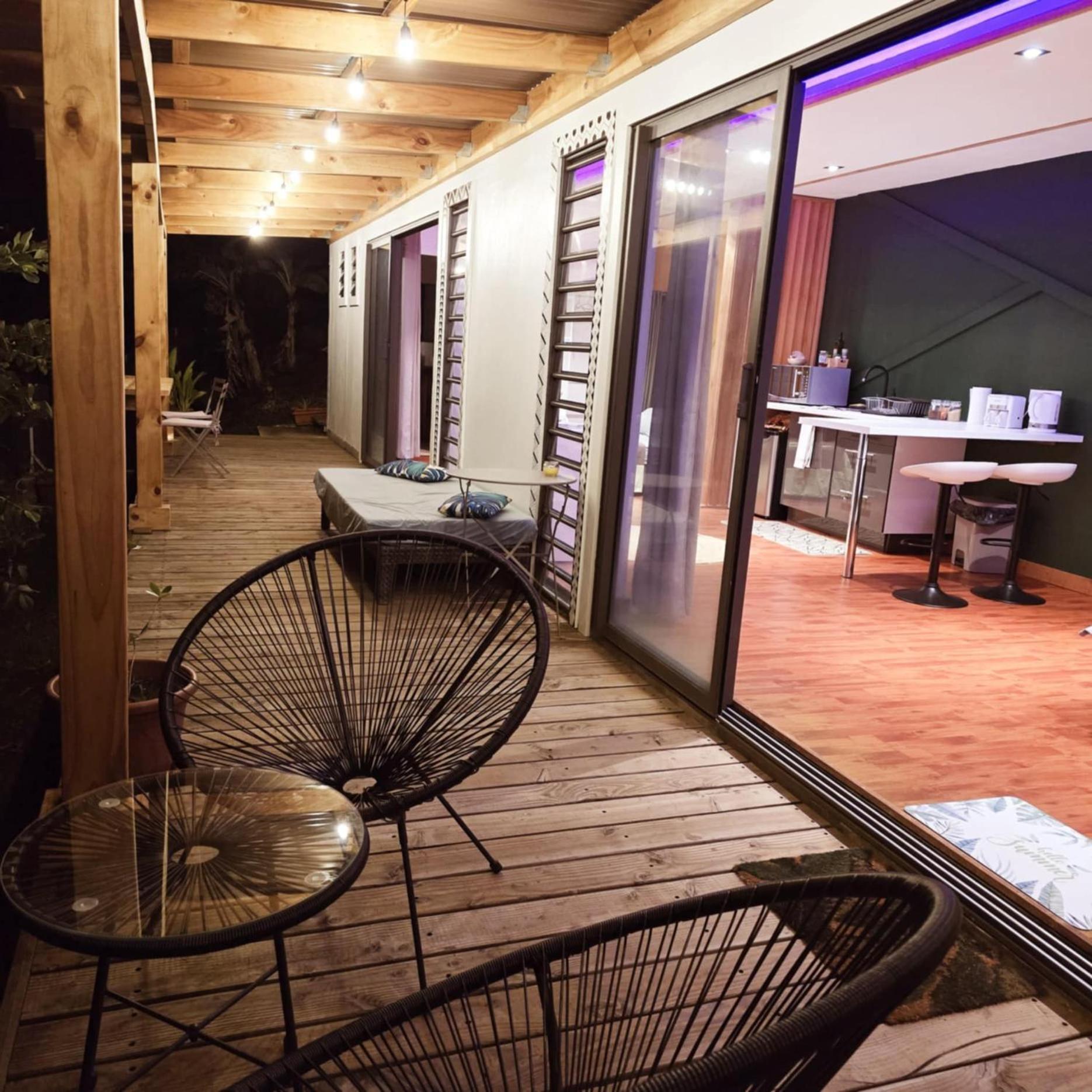 Fare Toahana, Accommodation With A Ocean View Faaa Екстериор снимка